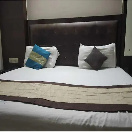 Hotel Chander Palace By Wb Inn